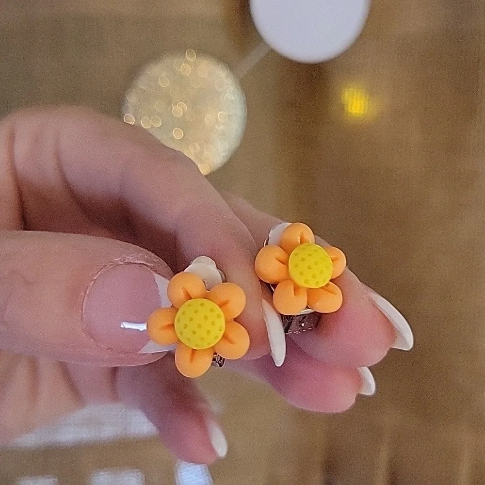 SPRING BLOOM CLIP-ON EARRINGS, Set of  Two - Picture 4 of 7